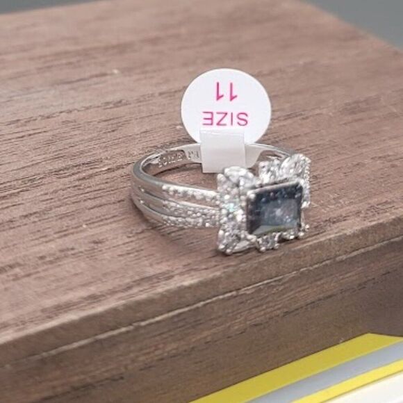 BOMB PARTY Black Ice Crystal Earring And Ring Set - Picture 4 of 6